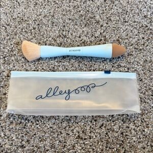 Alleyoop 4 in 1 Travel Makeup Brush, EUC